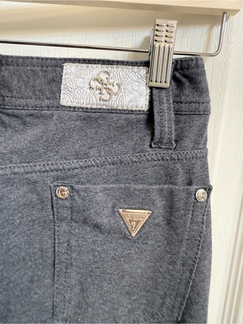Guess Jeans Charcoal Gray Stretch Skinny Pants Y2K Logo Detail Size 27